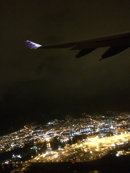 帰りのHawaiian Airから見るワイキキの夜景