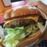 ボリューミーなハンバーガーならココ！Carl’s Jr（カールス ジュニア）